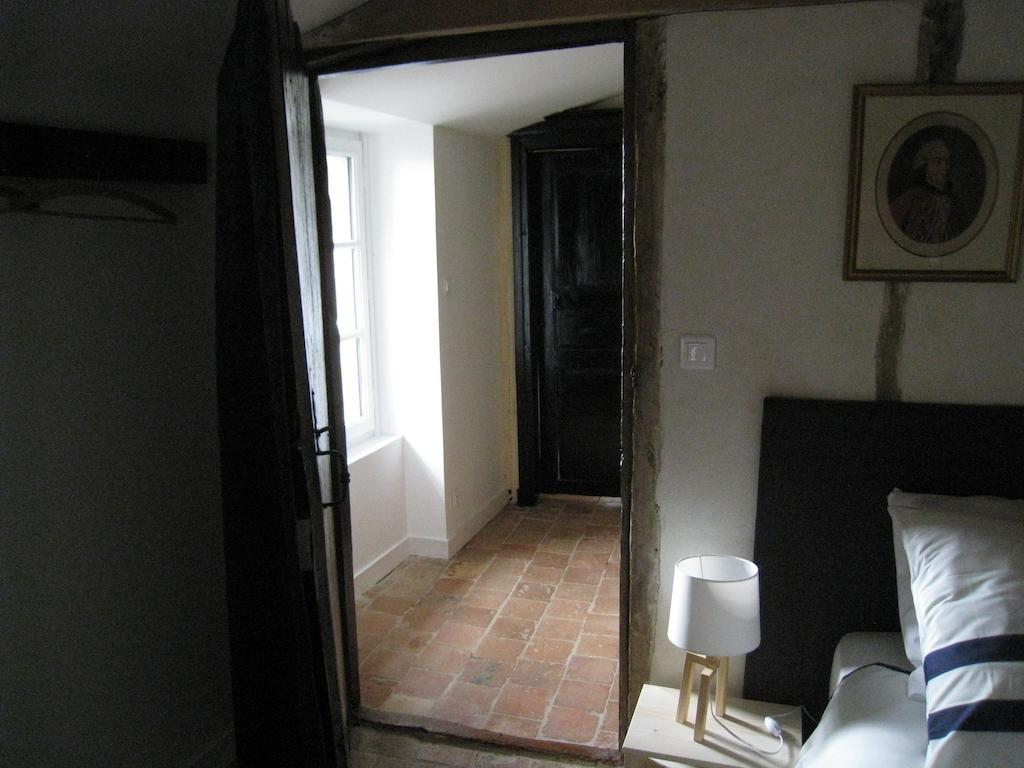 Le Logis Des Tourelles Panzió Beaupréau Kültér fotó