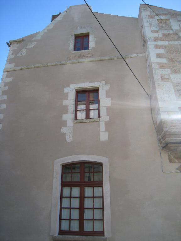 Le Logis Des Tourelles Panzió Beaupréau Kültér fotó